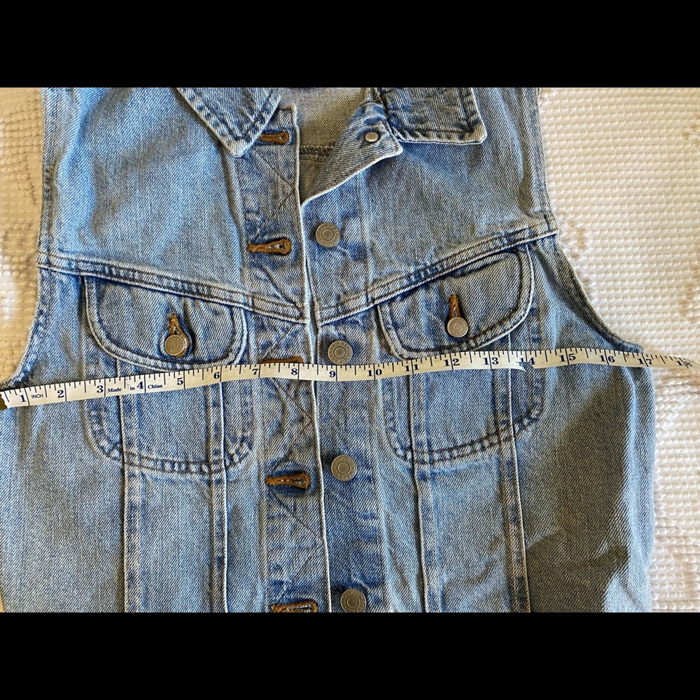 Sleeveless denim jacket - Picture 5 of 7